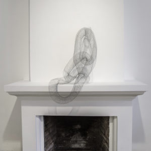 “Sin Titulo V”, 2017, Serie: Sin Titulo, Metal tejido a mano con telar, Dimensiones variables, 30 x 100 cm. (9cm diámetro)